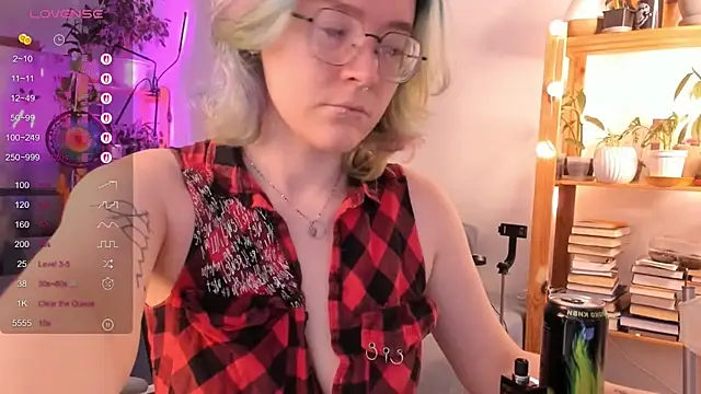 alisahug online show from 10/17/25, 07:55