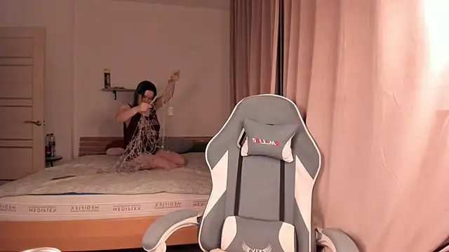 alisahug online show from 11/30/25, 02:54