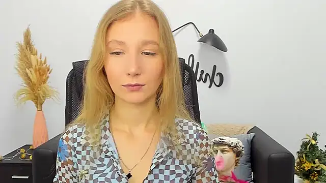 Snapshot of LolaWilsons chatting on 01/07/25, 07:20 LolaWilsons online show from 01/07/25, 07:20