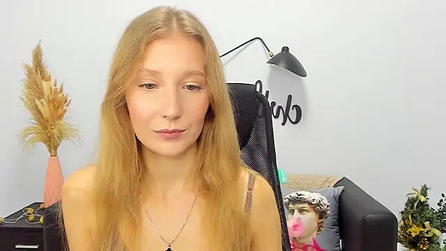 Snapshot of LolaWilsons chatting on 01/09/25, 01:45 LolaWilsons online show from 01/09/25, 01:45