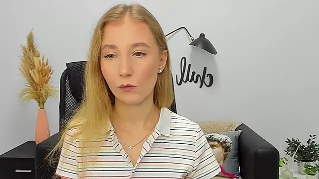 Snapshot of LolaWilsons chatting on 01/11/25, 08:22 LolaWilsons online show from 01/11/25, 08:22