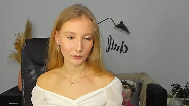 Snapshot of LolaWilsons chatting on 01/14/25, 06:13 LolaWilsons online show from 01/14/25, 06:13