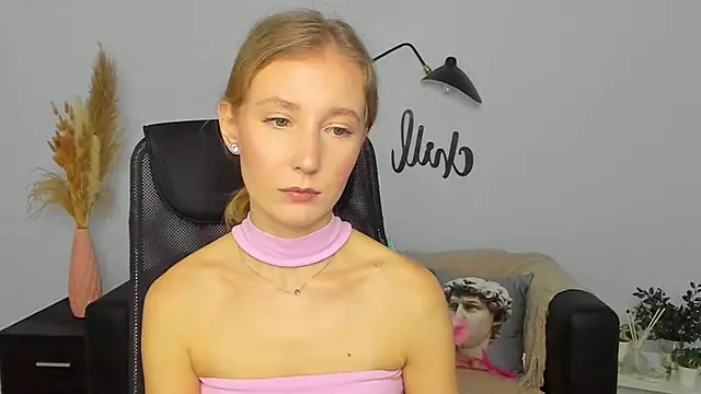 Snapshot of LolaWilsons chatting on 01/15/25, 10:06 LolaWilsons online show from 01/15/25, 10:06