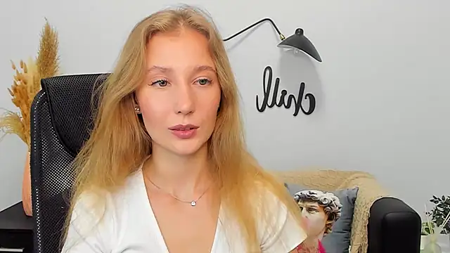 Snapshot of LolaWilsons chatting on 01/16/25, 12:20 LolaWilsons online show from 01/16/25, 12:20