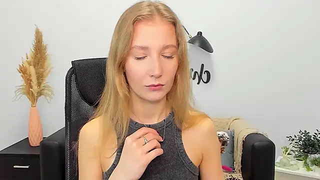 Snapshot of LolaWilsons chatting on 01/29/25, 06:22 LolaWilsons online show from 01/29/25, 06:22