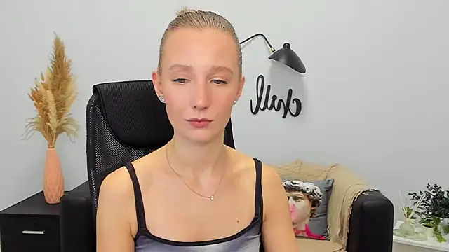 Snapshot of LolaWilsons chatting on 01/31/25, 09:27 LolaWilsons online show from 01/31/25, 09:27