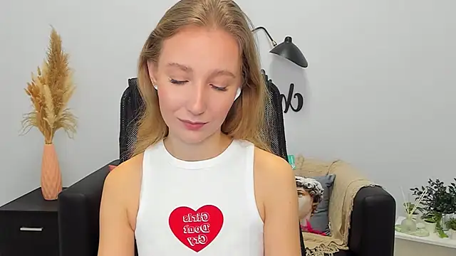 Snapshot of LolaWilsons chatting on 02/03/25, 09:30 LolaWilsons online show from 02/03/25, 09:30