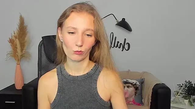 Snapshot of LolaWilsons chatting on 02/05/25, 12:27 LolaWilsons online show from 02/05/25, 12:27