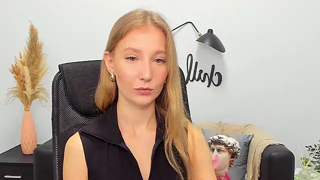 Snapshot of LolaWilsons chatting on 02/07/25, 09:26 LolaWilsons online show from 02/07/25, 09:26