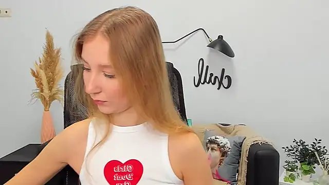 Snapshot of LolaWilsons chatting on 02/11/25, 06:19 LolaWilsons online show from 02/11/25, 06:19