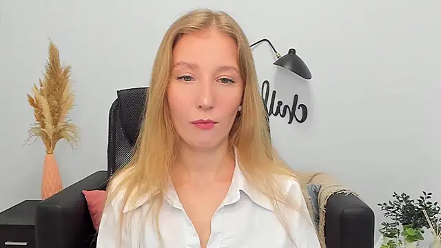 Snapshot of LolaWilsons chatting on 02/13/25, 06:20 LolaWilsons online show from 02/13/25, 06:20