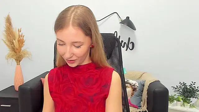 Snapshot of LolaWilsons chatting on 02/24/25, 12:26 LolaWilsons online show from 02/24/25, 12:26