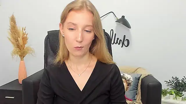 Snapshot of LolaWilsons chatting on 03/06/25, 12:09 LolaWilsons online show from 03/06/25, 12:09