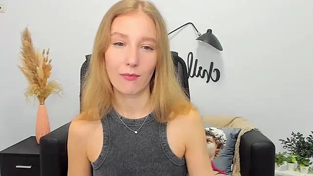 Snapshot of LolaWilsons chatting on 03/10/25, 07:42 LolaWilsons online show from 03/10/25, 07:42