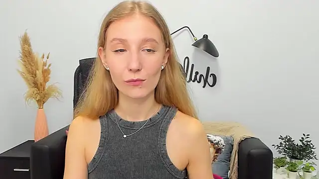 Snapshot of LolaWilsons chatting on 03/10/25, 02:05 LolaWilsons online show from 03/10/25, 02:05