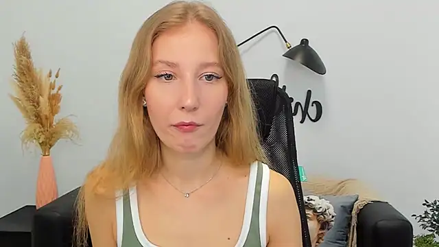 Snapshot of LolaWilsons chatting on 03/19/25, 06:14 LolaWilsons online show from 03/19/25, 06:14