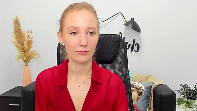 Snapshot of LolaWilsons chatting on 03/20/25, 09:15 LolaWilsons online show from 03/20/25, 09:15