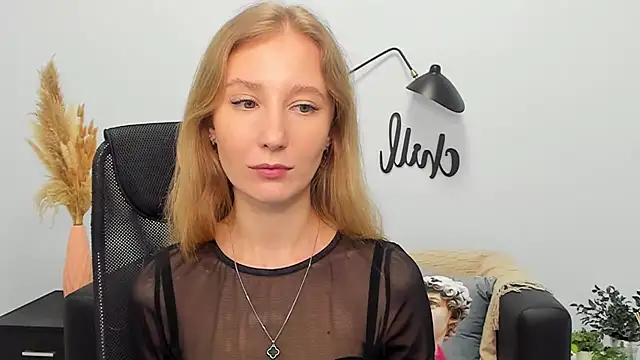 Snapshot of LolaWilsons chatting on 03/22/25, 11:21 LolaWilsons online show from 03/22/25, 11:21