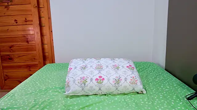 Snapshot of Cee_chalynn chatting on 01/03/25, 02:19 Cee chalynn online show from 01/03/25, 02:19