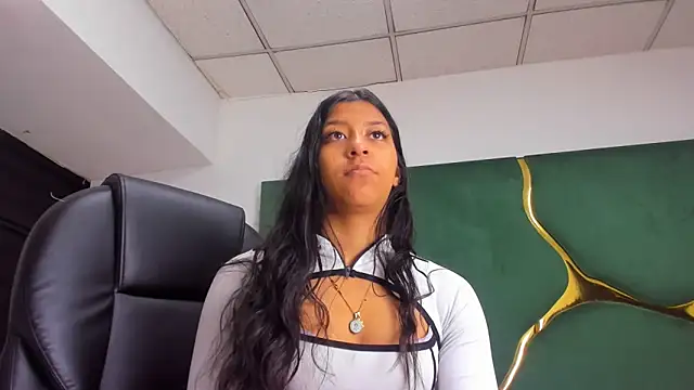 VaneLin18 online show from 12/18/25, 08:04