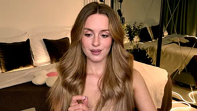 RozzitaBedberry online show from 03/25/26, 12:44