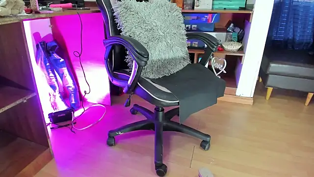 LiaTaylorr online show from 10/14/25, 12:28