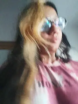 Snapshot of blvckbabyweed07 chatting on 04/01/26, 11:33 blvckbabyweed07 online show from 04/01/26, 11:33