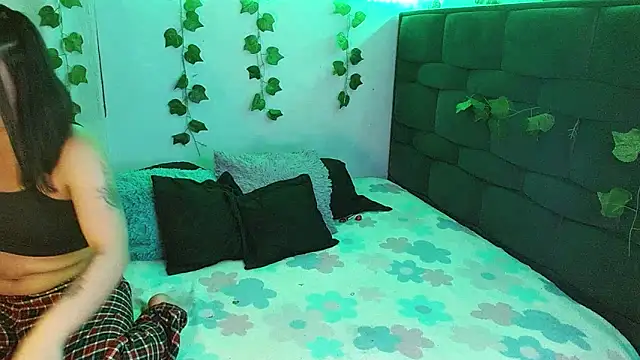 Snapshot of the_lesbian_game chatting on 02/05/25, 03:45 the lesbian game online show from 02/05/25, 03:45