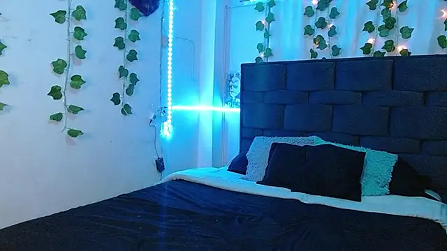 Snapshot of the_lesbian_game chatting on 03/22/25, 06:11 the lesbian game online show from 03/22/25, 06:11