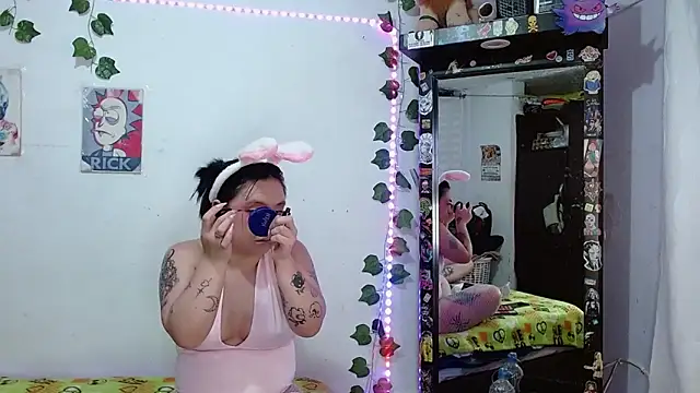 Snapshot of the_lesbian_game chatting on 10/28/25, 02:48 the lesbian game online show from 10/28/25, 02:48