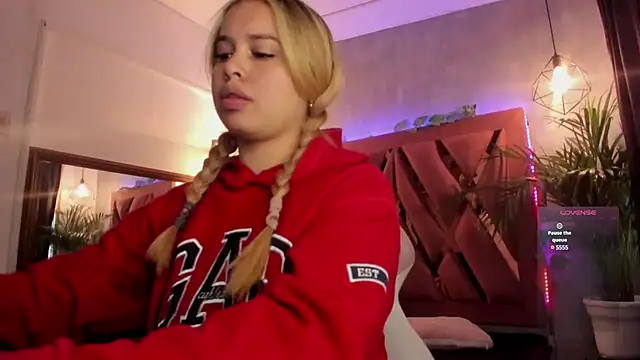 Haelycute online show from 02/01/25, 11:21