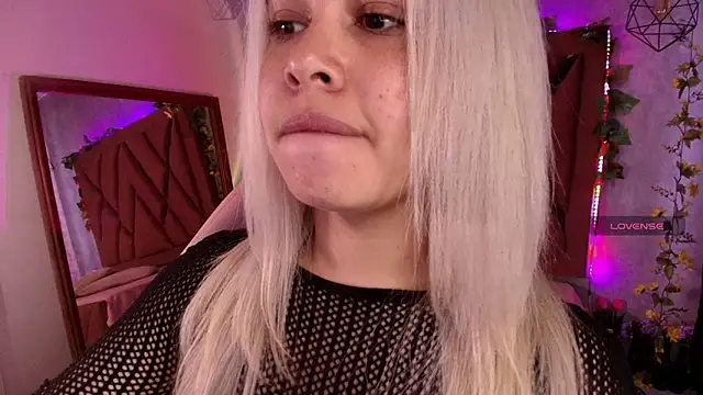 Haelycute online show from 09/10/25, 11:54