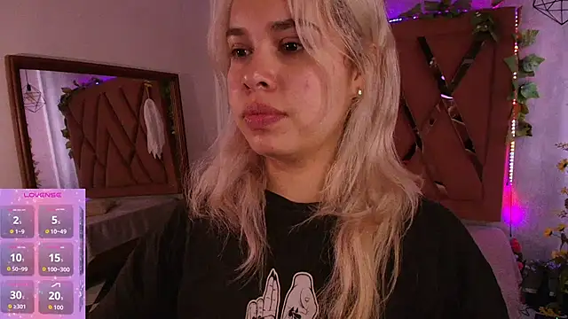 Haelycute online show from 10/25/25, 12:02