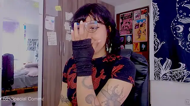 melissahowl online show from 10/12/25, 05:01