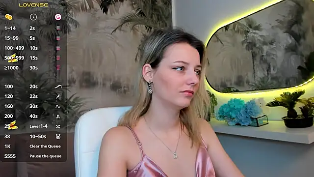 Snapshot of pretty_little_thing chatting on 01/15/25, 04:21 pretty little thing online show from 01/15/25, 04:21