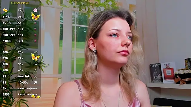 Snapshot of pretty_little_thing chatting on 01/29/25, 11:35 pretty little thing online show from 01/29/25, 11:35