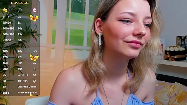 pretty little thing online show from 01/31/25, 06:47