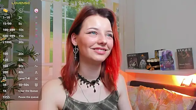 Snapshot of pretty_little_thing chatting on 02/14/25, 10:47 pretty little thing online show from 02/14/25, 10:47