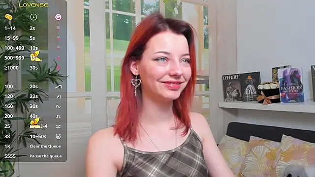 pretty little thing online show from 02/15/25, 11:17