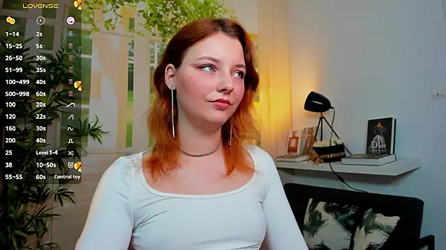 Snapshot of pretty_little_thing chatting on 10/23/25, 05:33 pretty little thing online show from 10/23/25, 05:33