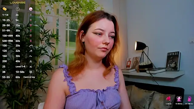 Snapshot of pretty_little_thing chatting on 11/25/25, 04:40 pretty little thing online show from 11/25/25, 04:40