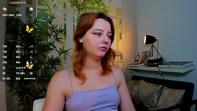 Snapshot of pretty_little_thing chatting on 11/28/25, 03:47 pretty little thing online show from 11/28/25, 03:47