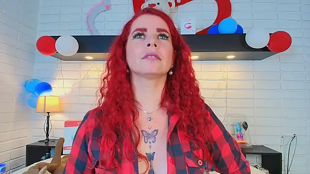 Snapshot of HannaBrave chatting on 02/19/25, 03:27 HannaBrave online show from 02/19/25, 03:27