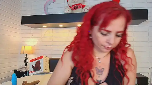 Snapshot of HannaBrave chatting on 02/25/25, 02:44 HannaBrave online show from 02/25/25, 02:44