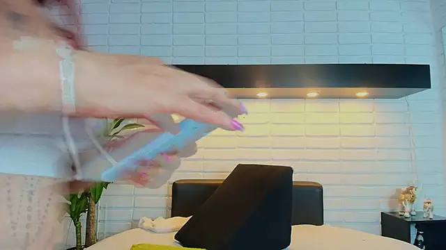 Snapshot of HannaBrave chatting on 10/28/25, 12:09 HannaBrave online show from 10/28/25, 12:09