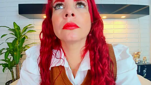 Snapshot of HannaBrave chatting on 10/30/25, 12:06 HannaBrave online show from 10/30/25, 12:06