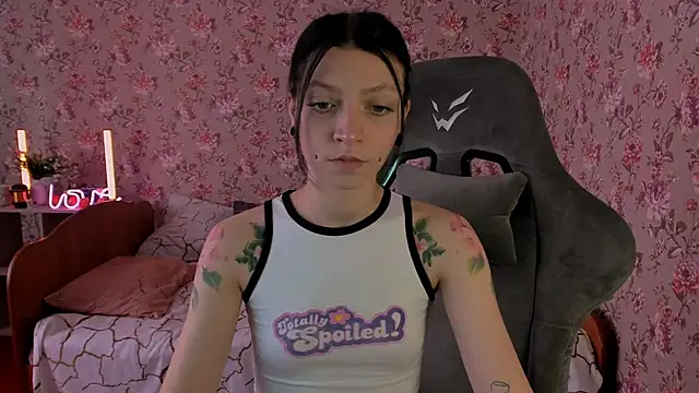 Snapshot of Lolly_Haze chatting on 11/25/25, 04:23 Lolly Haze online show from 11/25/25, 04:23