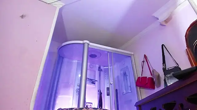 Snapshot of sexy-luna-star-ts chatting on 11/24/25, 08:25 sexy-luna-star-ts online show from 11/24/25, 08:25