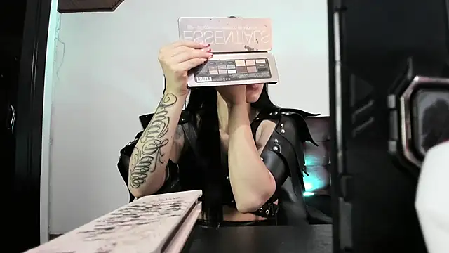 MistressVenena online show from 10/16/25, 07:59