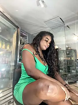 Snapshot of MAREIA_25 chatting on 03/12/25, 03:07 MAREIA 25 online show from 03/12/25, 03:07